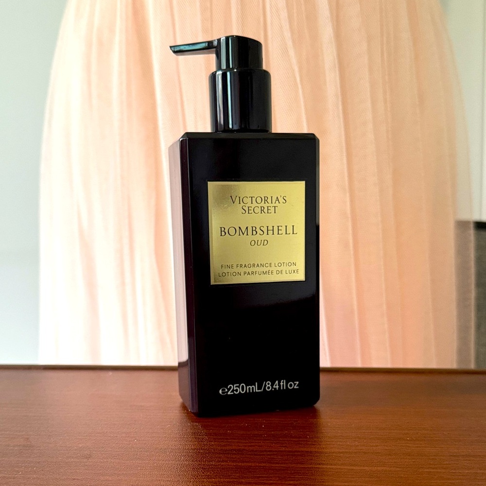 Victoria's Secret Bombshell Oud Fragrance Lotion - Black and Gold 8.4 oz NEW